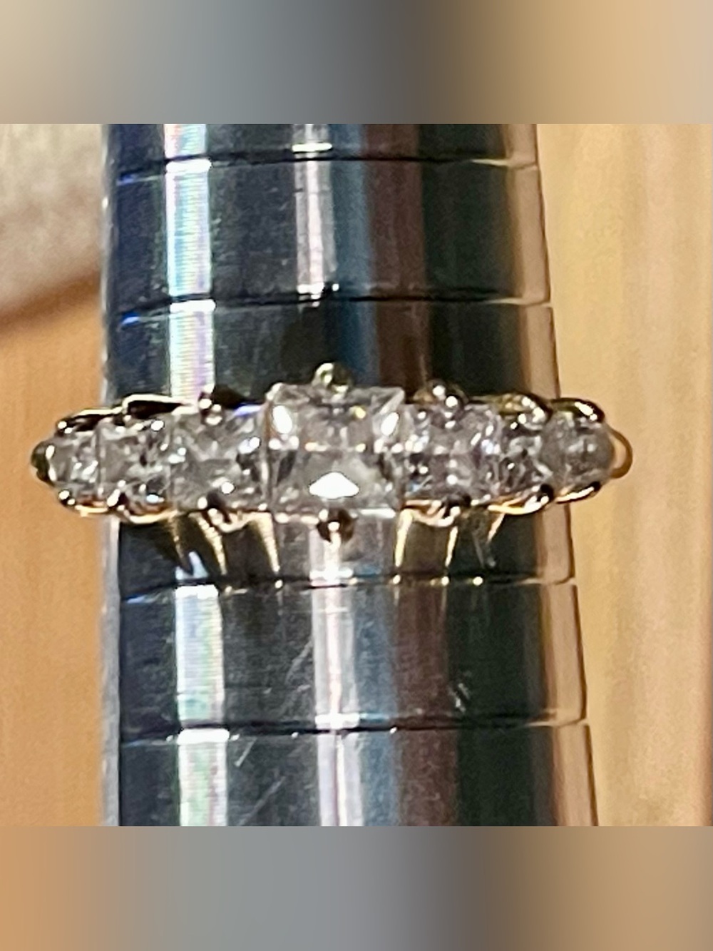 Stamped 10KT Yellow Gold and 7 stone CZ Princess cut ring. Size 7 stunning - Picture 13 of 16